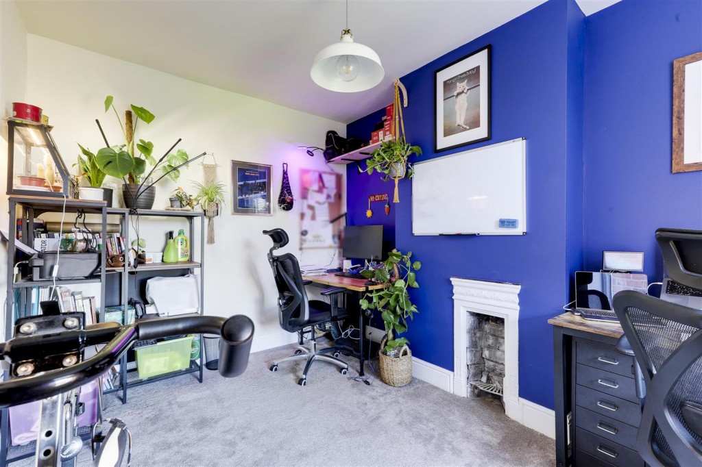 Park Road, Carlton, Nottinghamshire, NG4 3DE