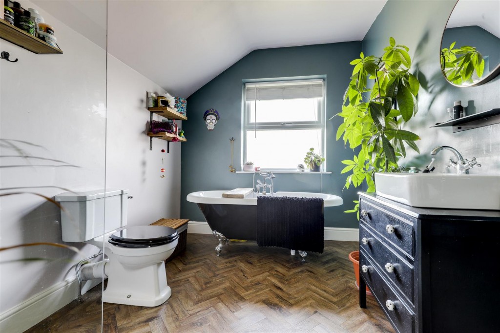 Park Road, Carlton, Nottinghamshire, NG4 3DE