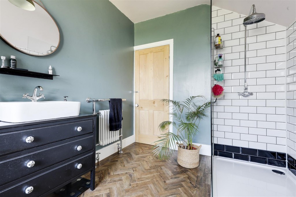 Park Road, Carlton, Nottinghamshire, NG4 3DE