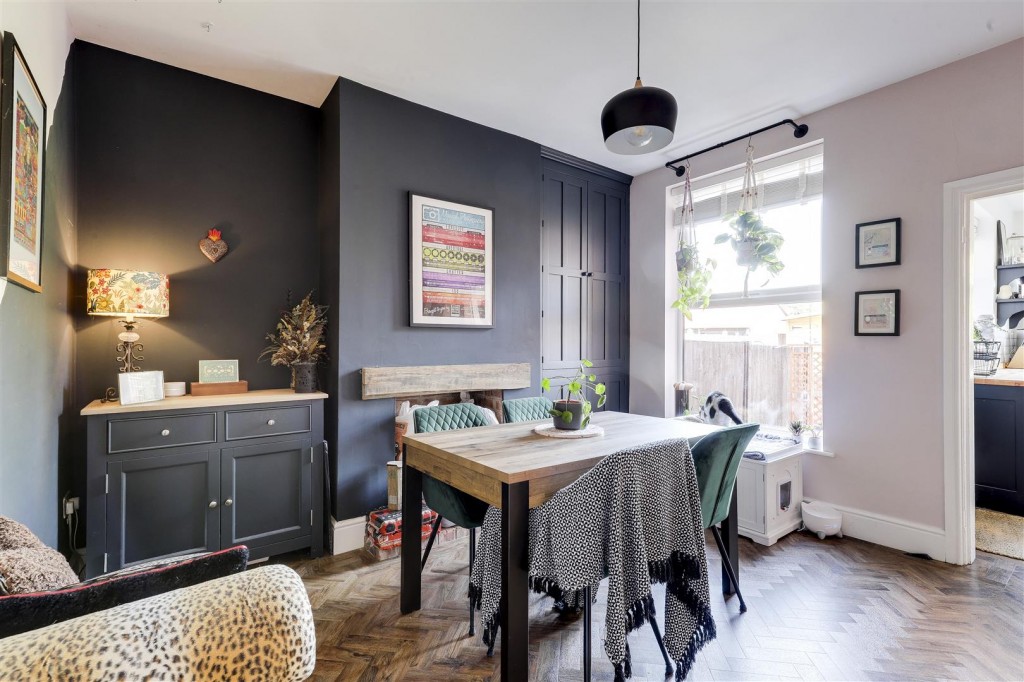 Park Road, Carlton, Nottinghamshire, NG4 3DE