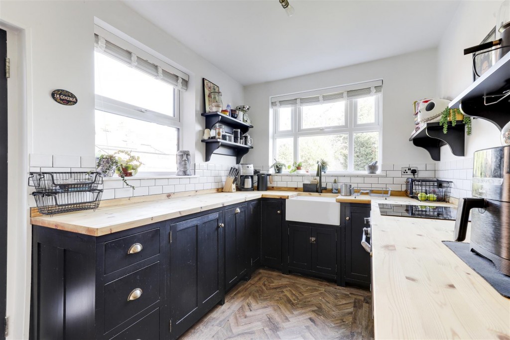 Park Road, Carlton, Nottinghamshire, NG4 3DE