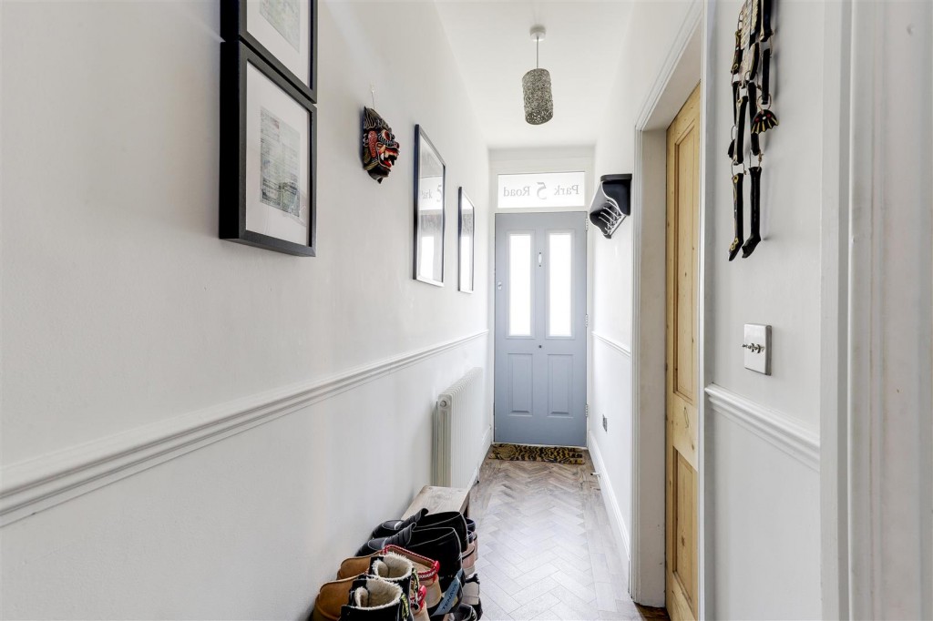 Park Road, Carlton, Nottinghamshire, NG4 3DE