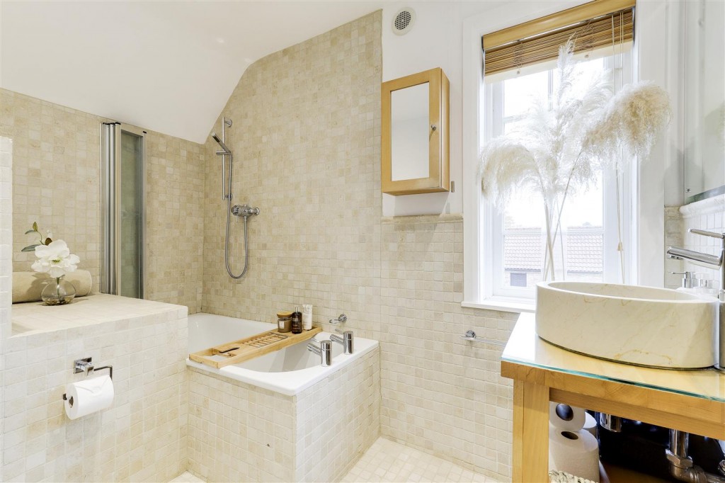 Caythorpe Road, Caythorpe, Nottinghamshire, NG14 7EB