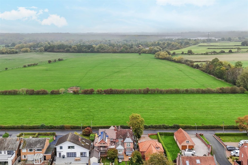 Caythorpe Road, Caythorpe, Nottinghamshire, NG14 7EB