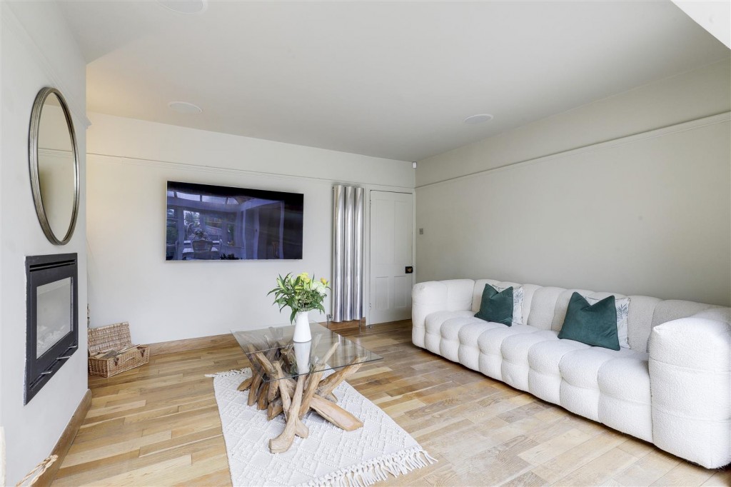 Caythorpe Road, Caythorpe, Nottinghamshire, NG14 7EB