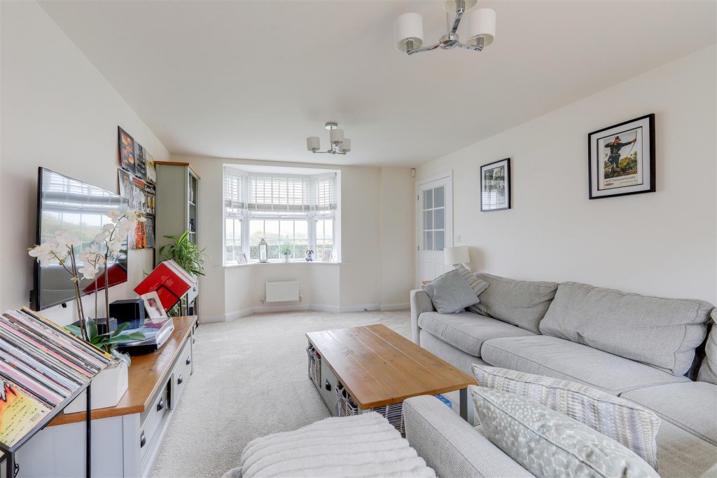 Pompeia Close, Hucknall, Nottinghamshire, NG15 8JF