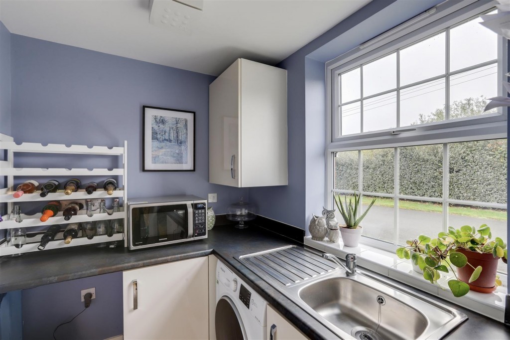 Pompeia Close, Hucknall, Nottinghamshire, NG15 8JF