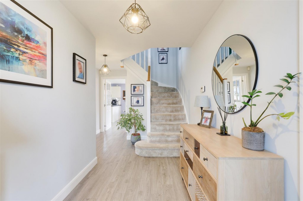 Pompeia Close, Hucknall, Nottinghamshire, NG15 8JF