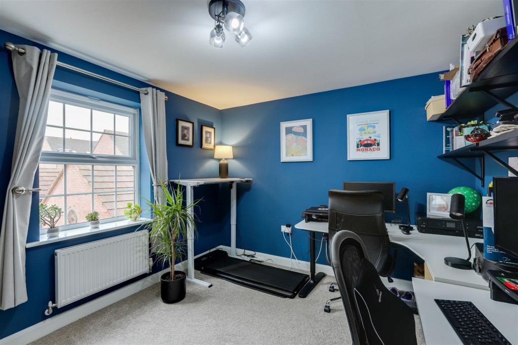 Pompeia Close, Hucknall, Nottinghamshire, NG15 8JF