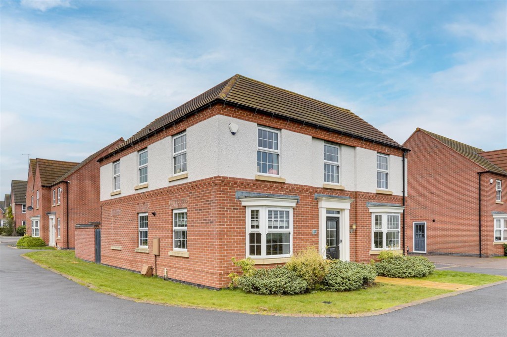 Pompeia Close, Hucknall, Nottinghamshire, NG15 8JF