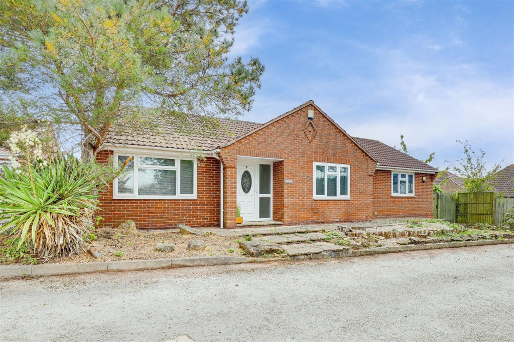 Carlton Vale Close, Carlton, Nottinghamshire, NG4 3RP