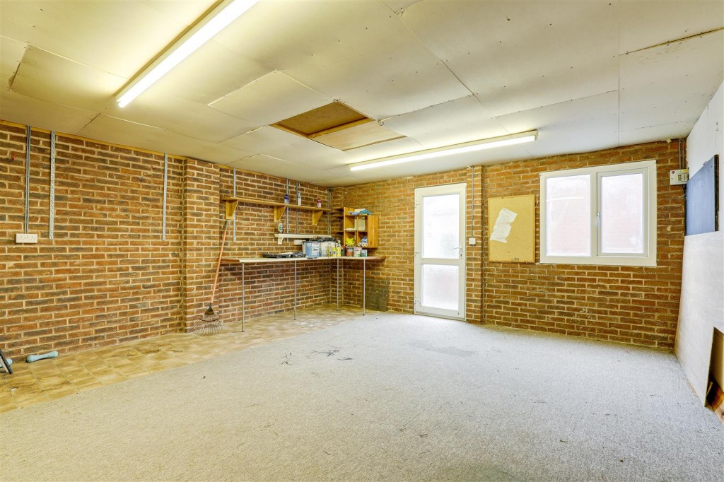 Carlton Vale Close, Carlton, Nottinghamshire, NG4 3RP