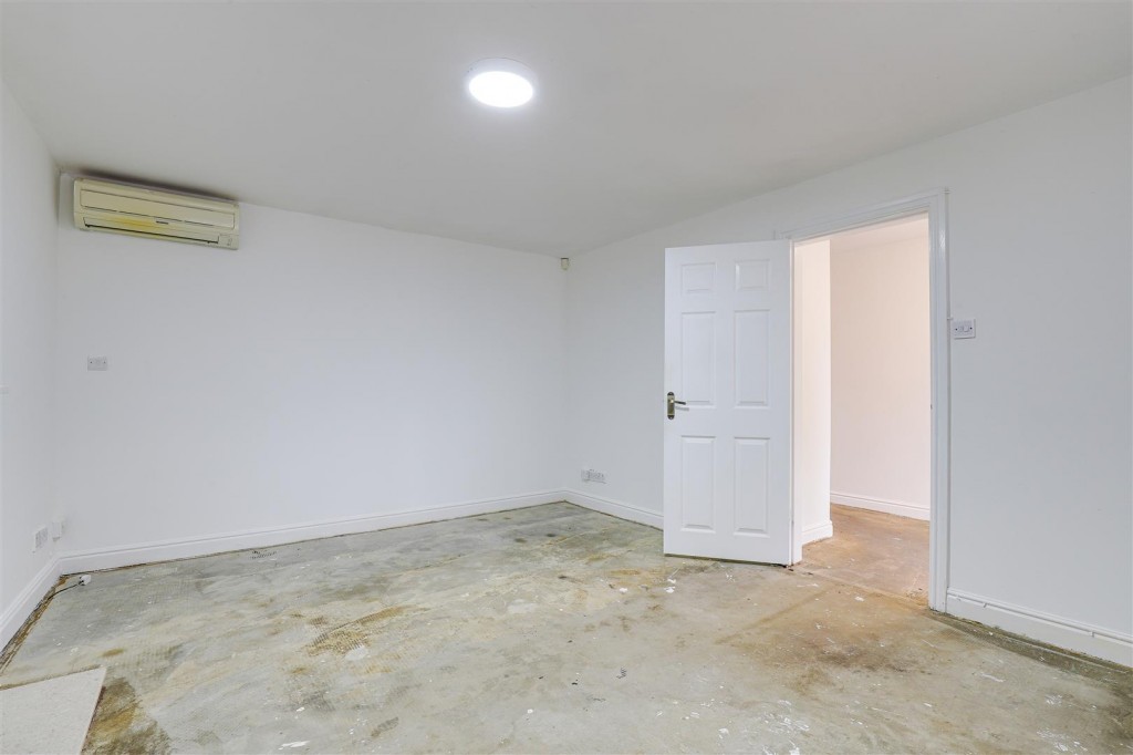 Carlton Vale Close, Carlton, Nottinghamshire, NG4 3RP