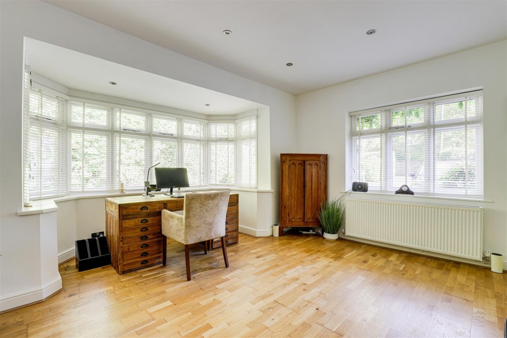 Private Road, Sherwood, Nottinghamshire, NG5 4DB