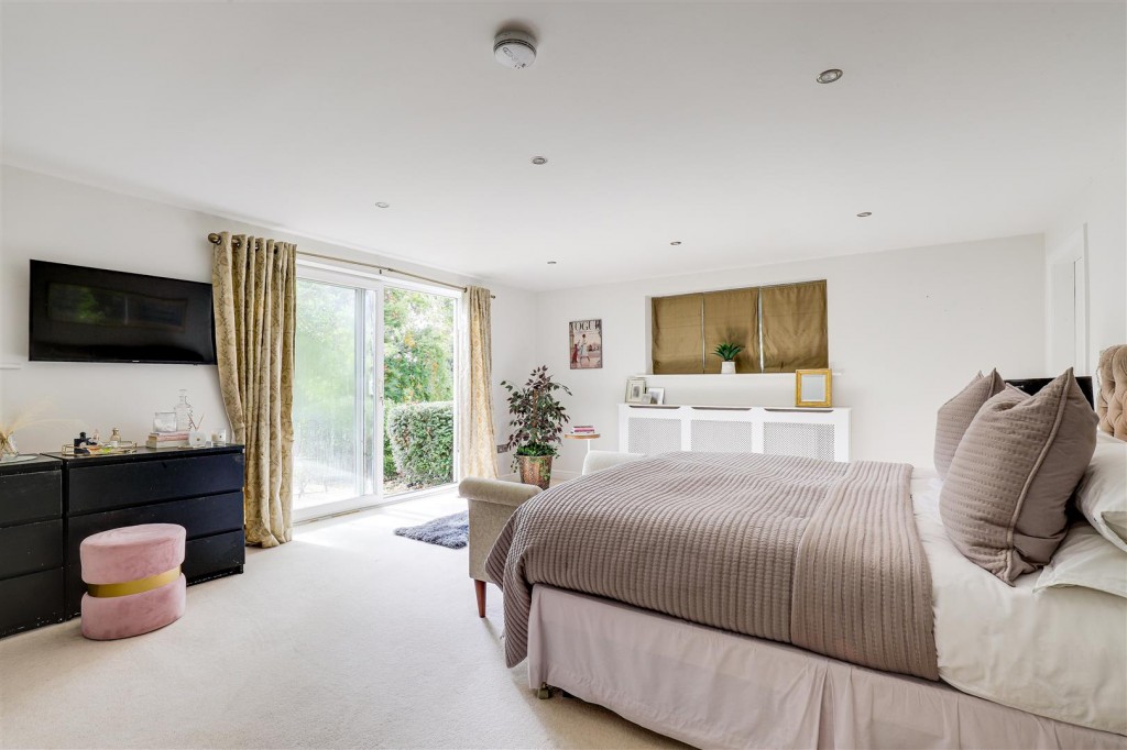 Private Road, Sherwood, Nottinghamshire, NG5 4DB