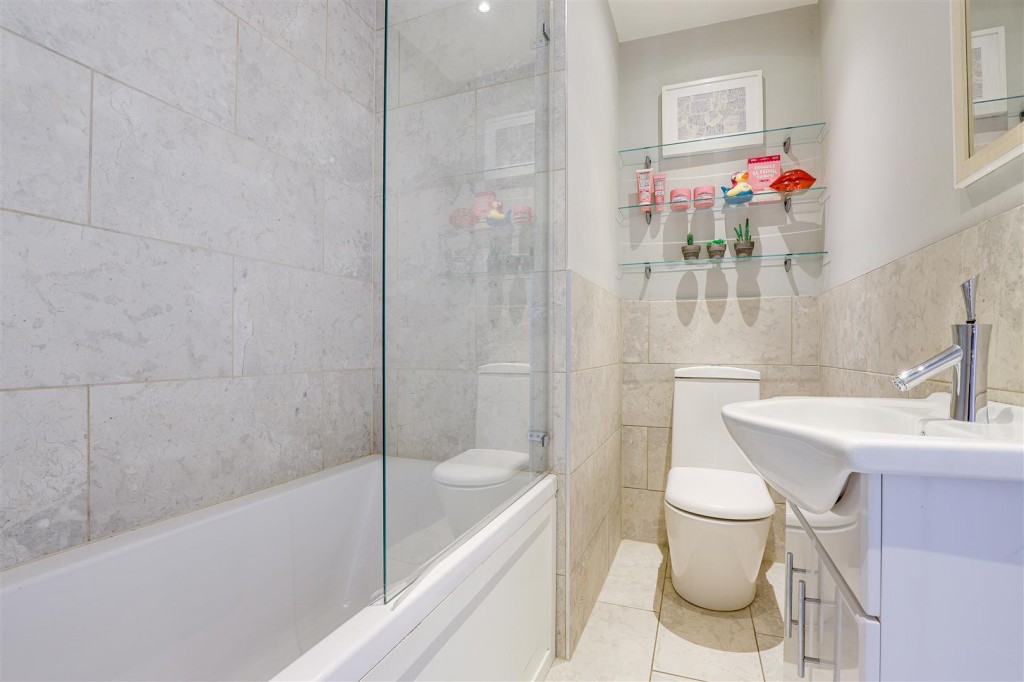 Private Road, Sherwood, Nottinghamshire, NG5 4DB