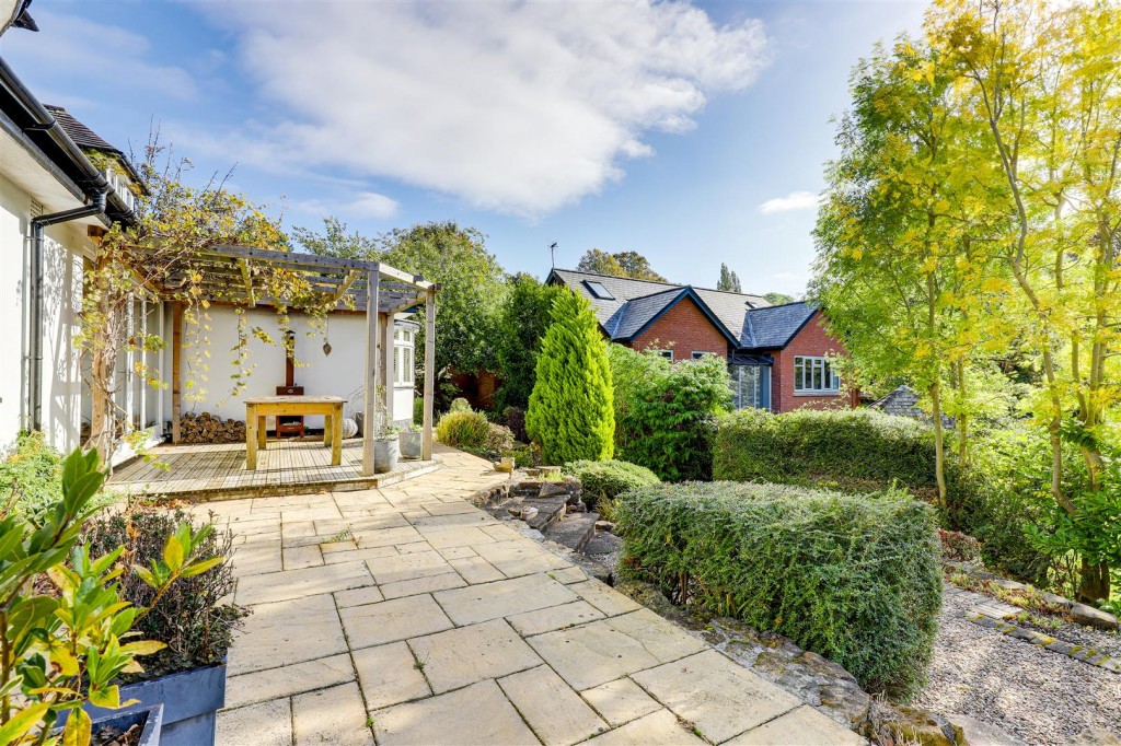 Private Road, Sherwood, Nottinghamshire, NG5 4DB