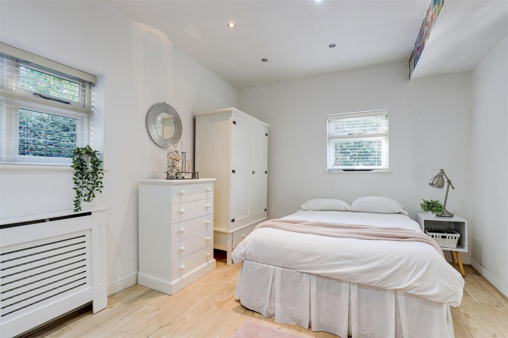 Private Road, Sherwood, Nottinghamshire, NG5 4DB