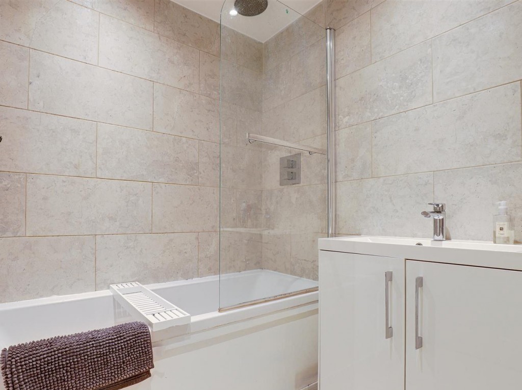 Private Road, Sherwood, Nottinghamshire, NG5 4DB