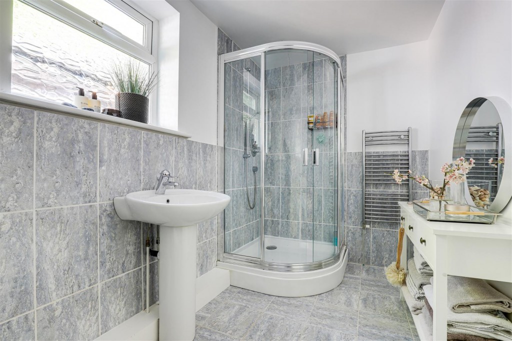 Private Road, Sherwood, Nottinghamshire, NG5 4DB