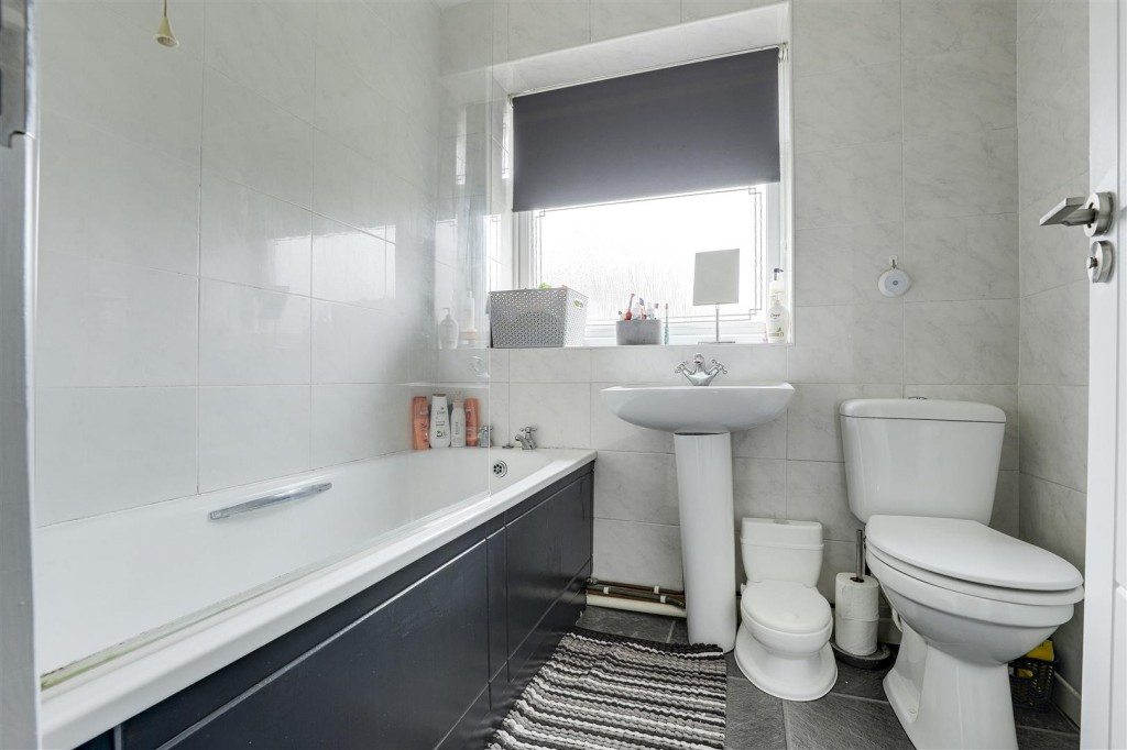 Woodbridge Avenue, Clifton, Nottinghamshire, NG11 8GP