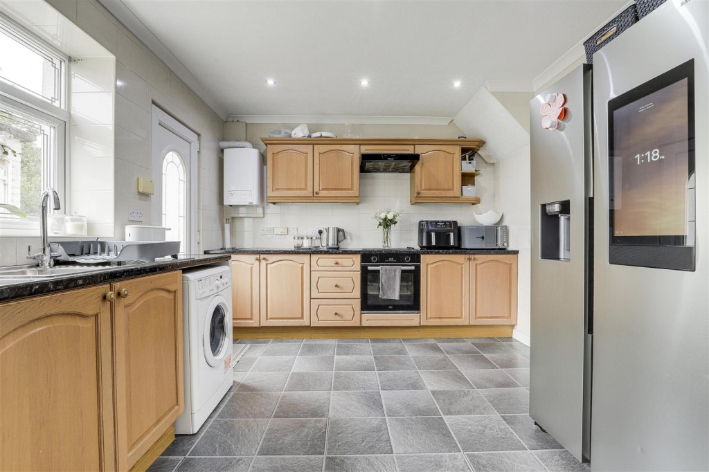 Woodbridge Avenue, Clifton, Nottinghamshire, NG11 8GP