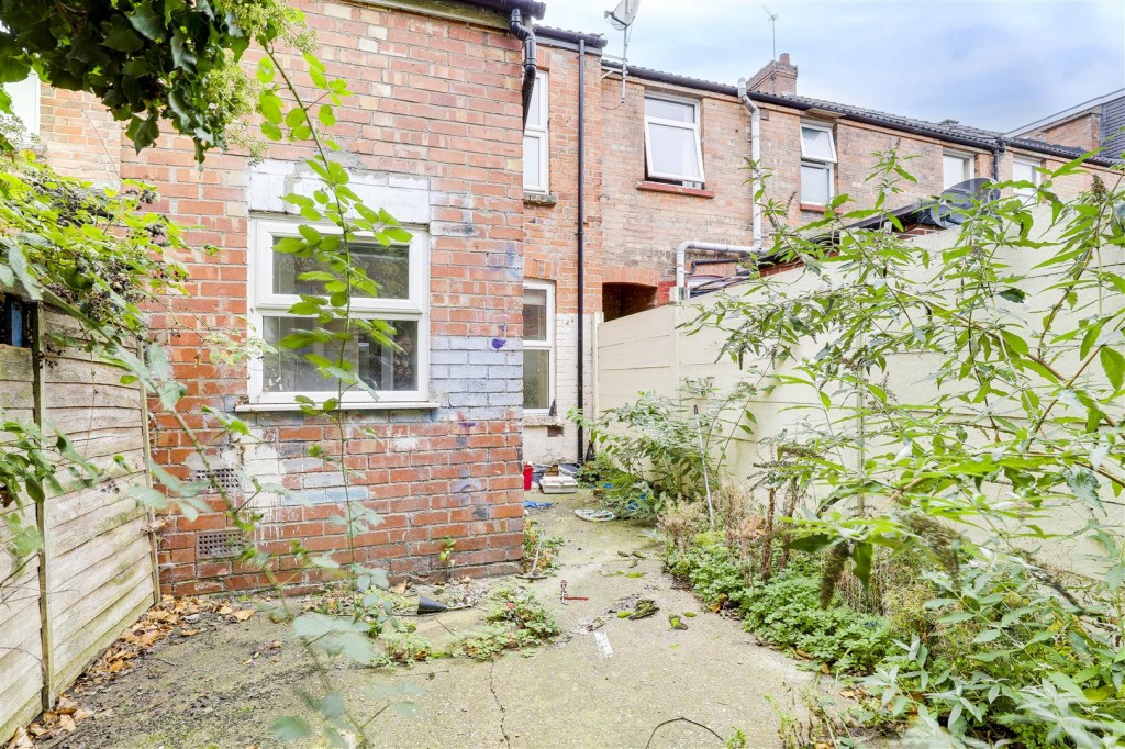 Birrell Road, Forest Fields, Nottinghamshire, NG7 6LT