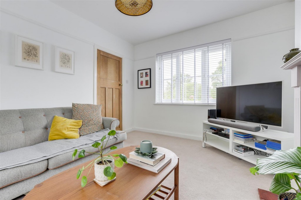 Byron Crescent, Ravenshead, Nottinghamshire, NG15 9GL