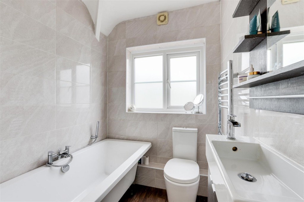 Byron Crescent, Ravenshead, Nottinghamshire, NG15 9GL