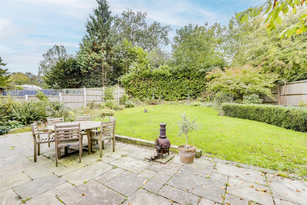 Byron Crescent, Ravenshead, Nottinghamshire, NG15 9GL