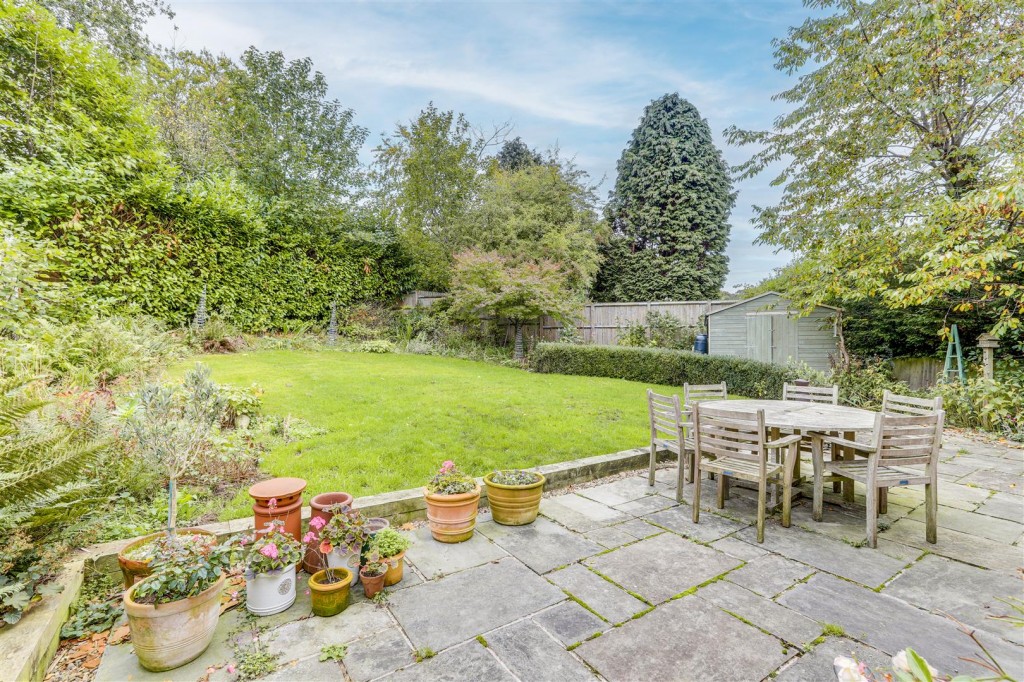 Byron Crescent, Ravenshead, Nottinghamshire, NG15 9GL