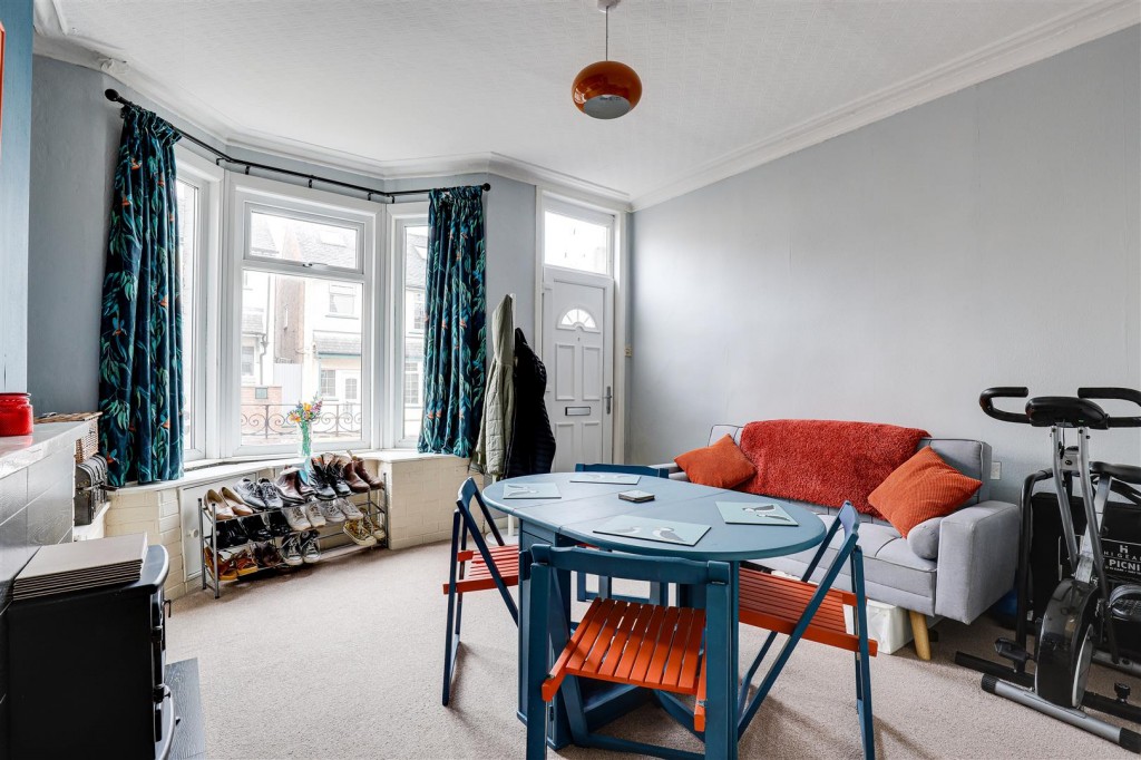 Forester Grove, Carlton, Nottinghamshire, NG4 1FR