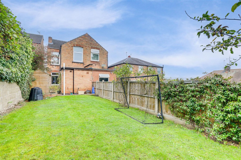 Forester Grove, Carlton, Nottinghamshire, NG4 1FR