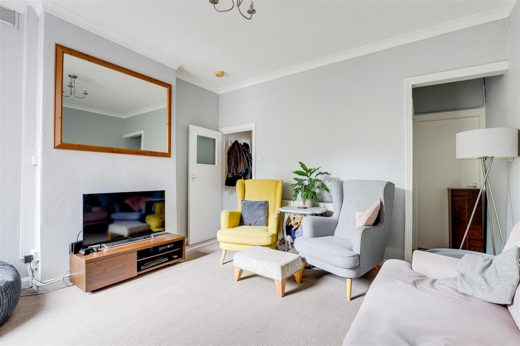 Forester Grove, Carlton, Nottinghamshire, NG4 1FR