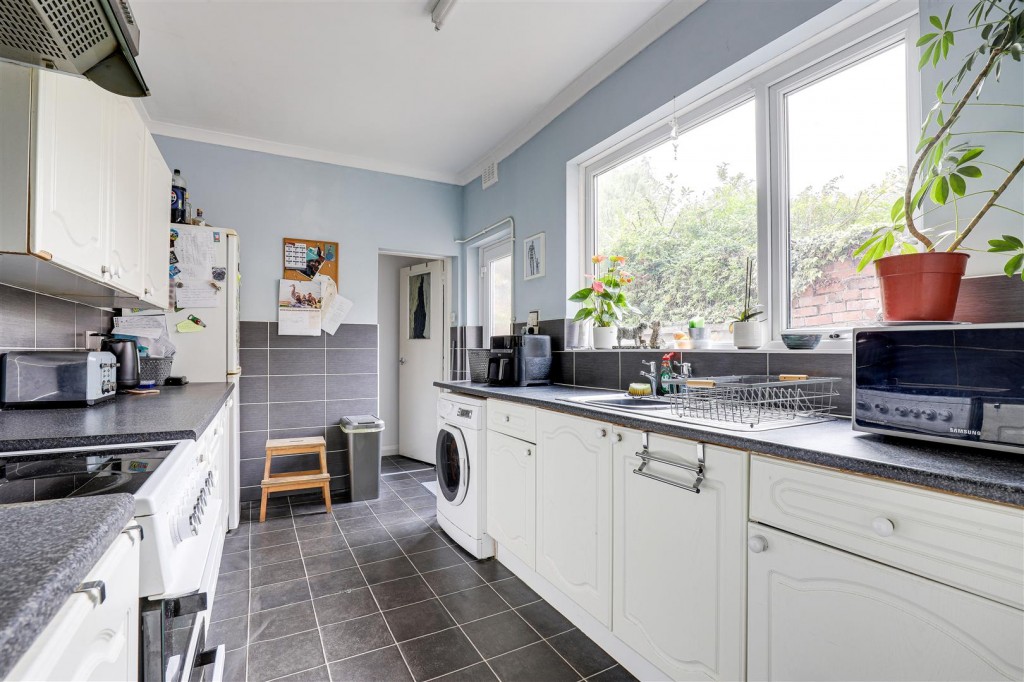 Forester Grove, Carlton, Nottinghamshire, NG4 1FR