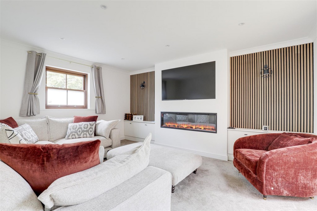 Manor House Close, Wilford Village, Nottinghamshire, NG11 7BR