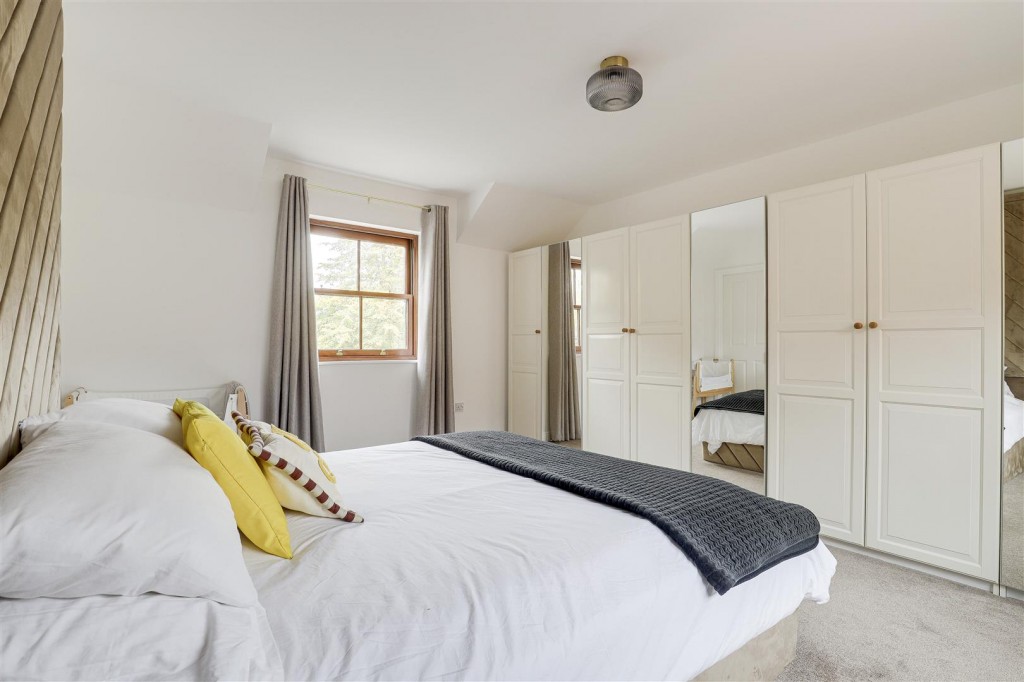 Manor House Close, Wilford Village, Nottinghamshire, NG11 7BR