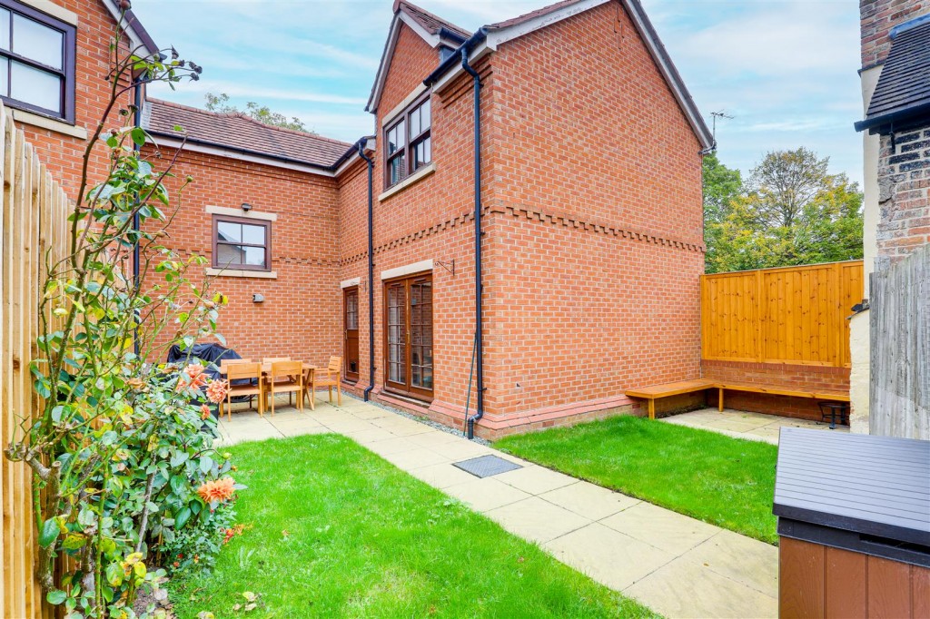 Manor House Close, Wilford Village, Nottinghamshire, NG11 7BR