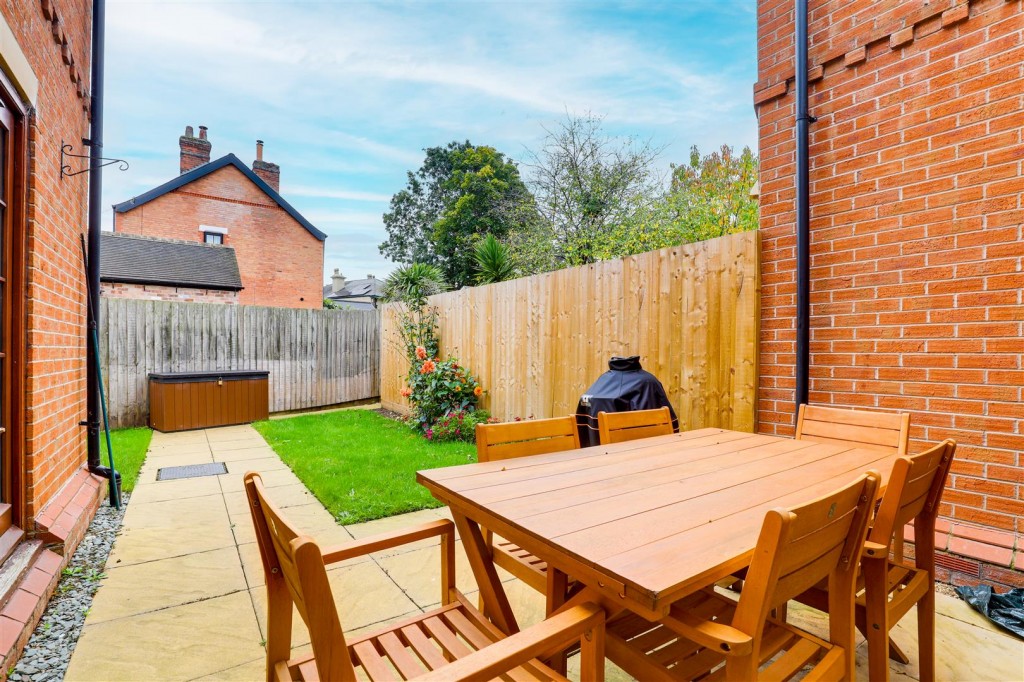 Manor House Close, Wilford Village, Nottinghamshire, NG11 7BR