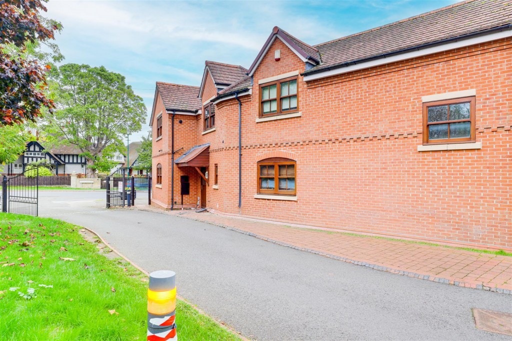 Manor House Close, Wilford Village, Nottinghamshire, NG11 7BR