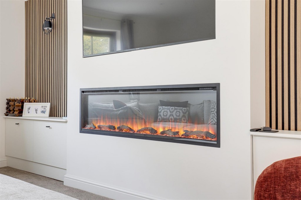 Manor House Close, Wilford Village, Nottinghamshire, NG11 7BR