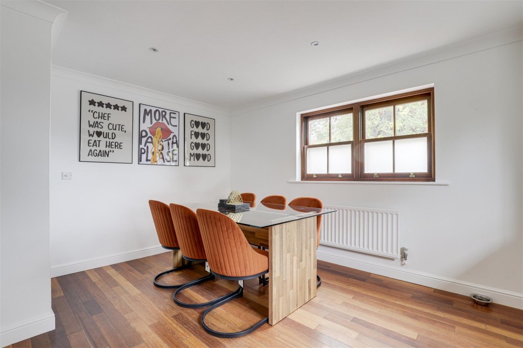 Manor House Close, Wilford Village, Nottinghamshire, NG11 7BR