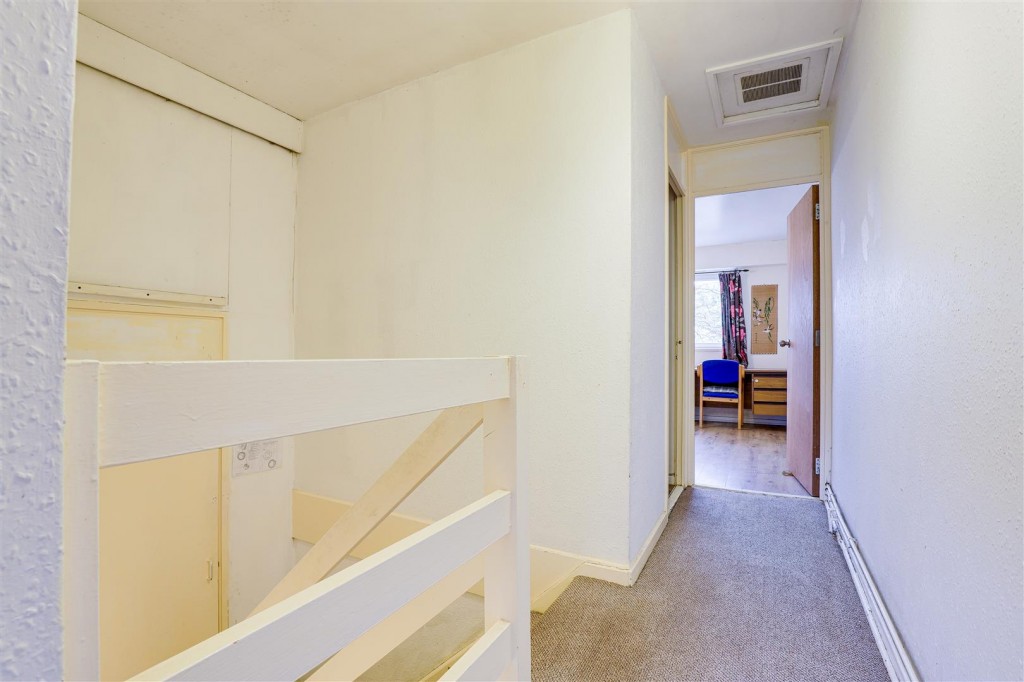 Lismore Close, Nottingham, Nottinghamshire, NG7 3BW