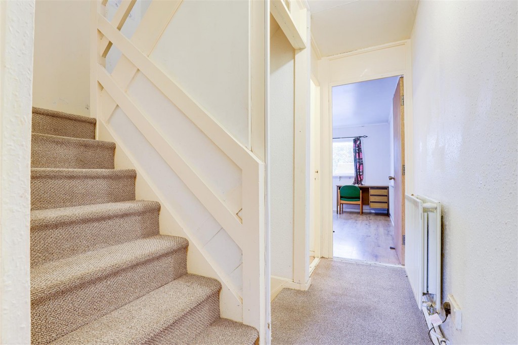 Lismore Close, Nottingham, Nottinghamshire, NG7 3BW