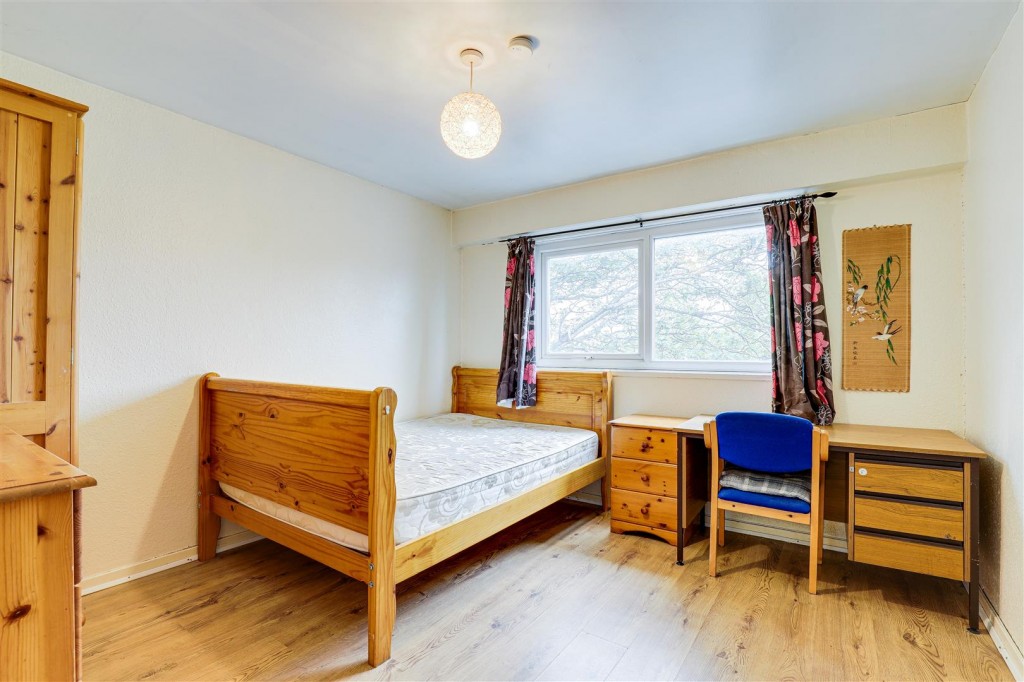 Lismore Close, Nottingham, Nottinghamshire, NG7 3BW