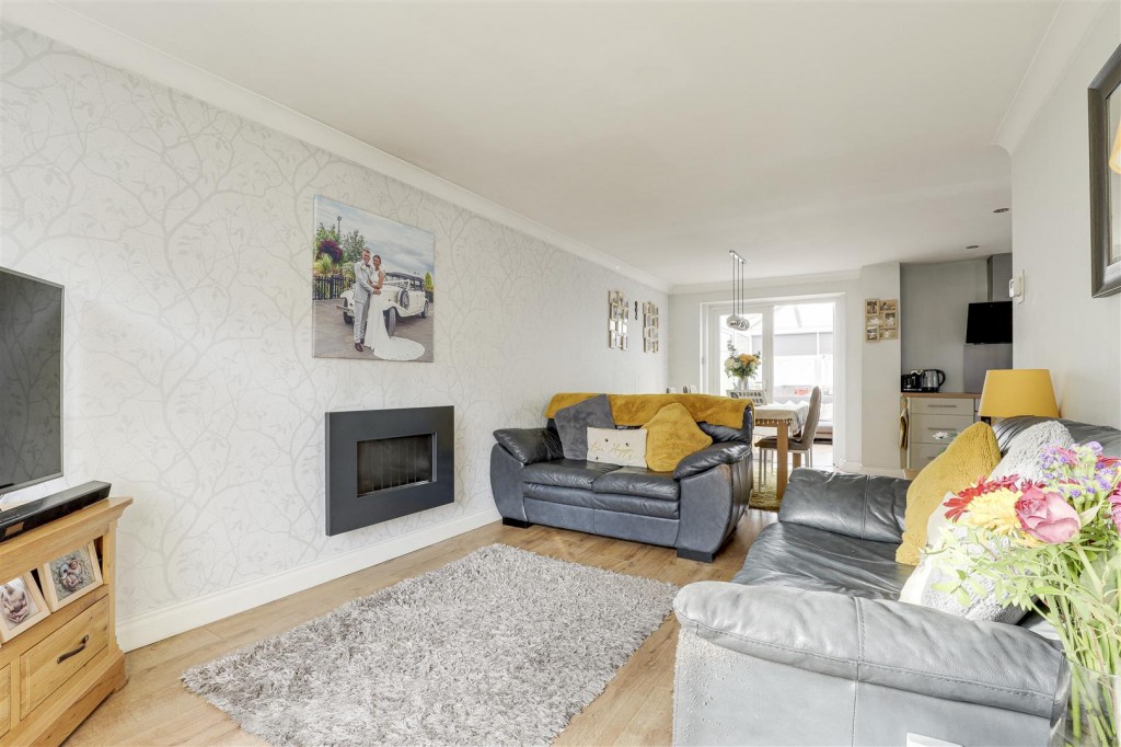 Gillercomb Close, West Bridgford, Nottinghamshire, NG2 6SE