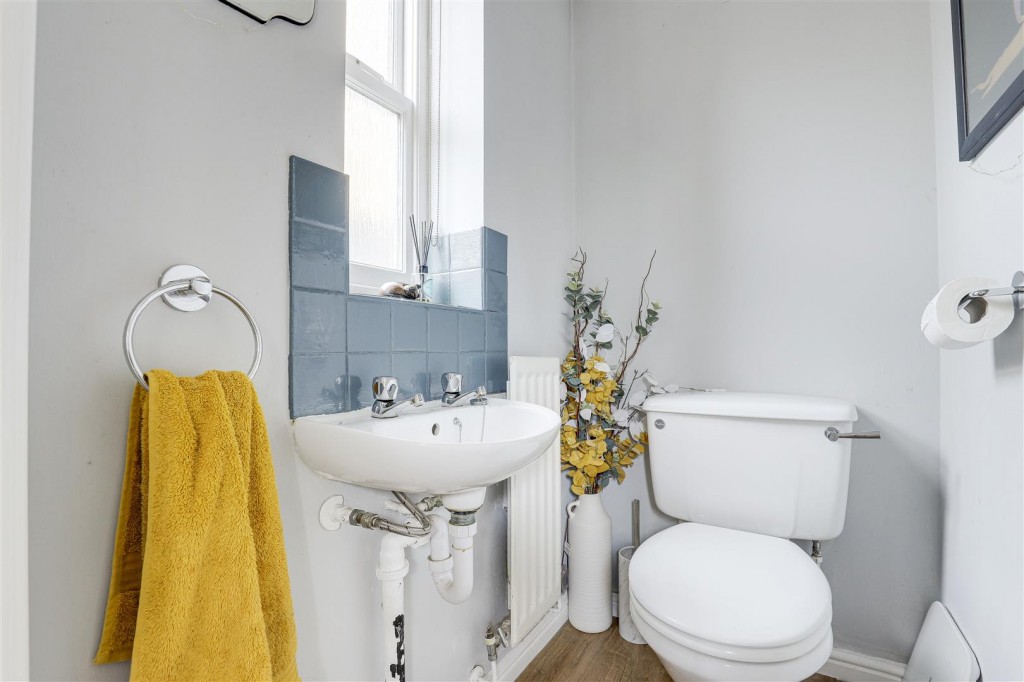 Gillercomb Close, West Bridgford, Nottinghamshire, NG2 6SE