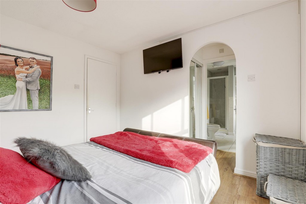 Gillercomb Close, West Bridgford, Nottinghamshire, NG2 6SE