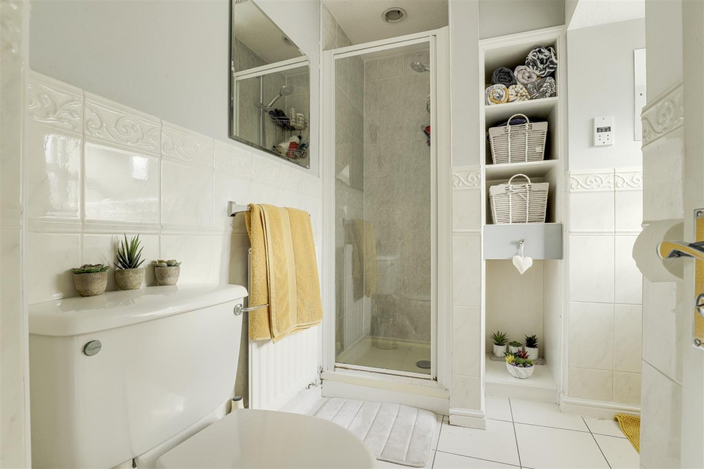 Gillercomb Close, West Bridgford, Nottinghamshire, NG2 6SE