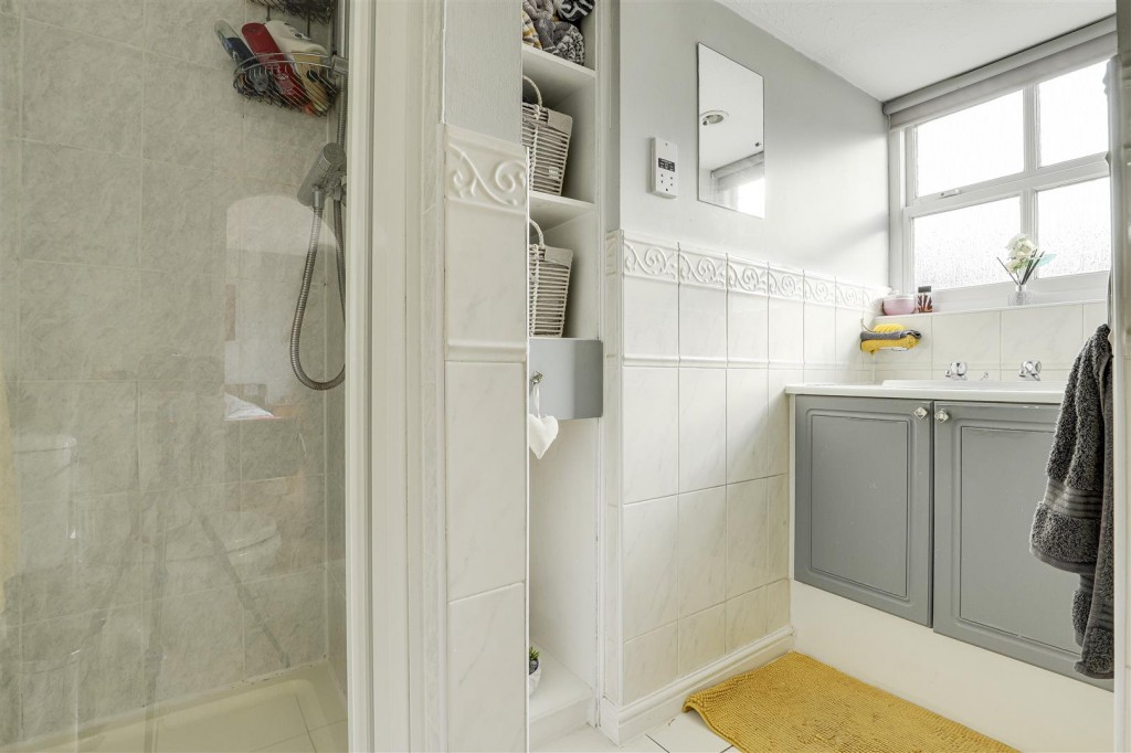 Gillercomb Close, West Bridgford, Nottinghamshire, NG2 6SE